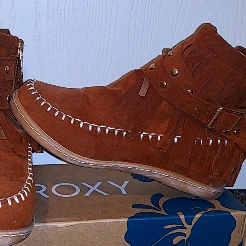 Moccasin brand New Never Worn size 6